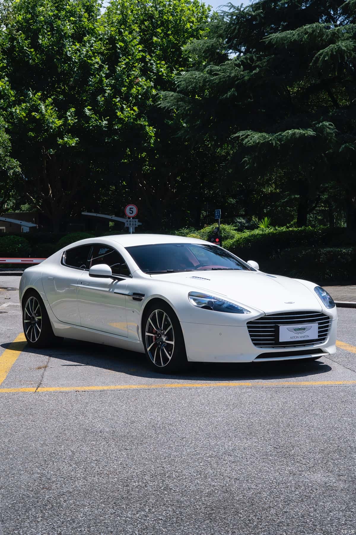 Aston Martin Rapide, 2017 3