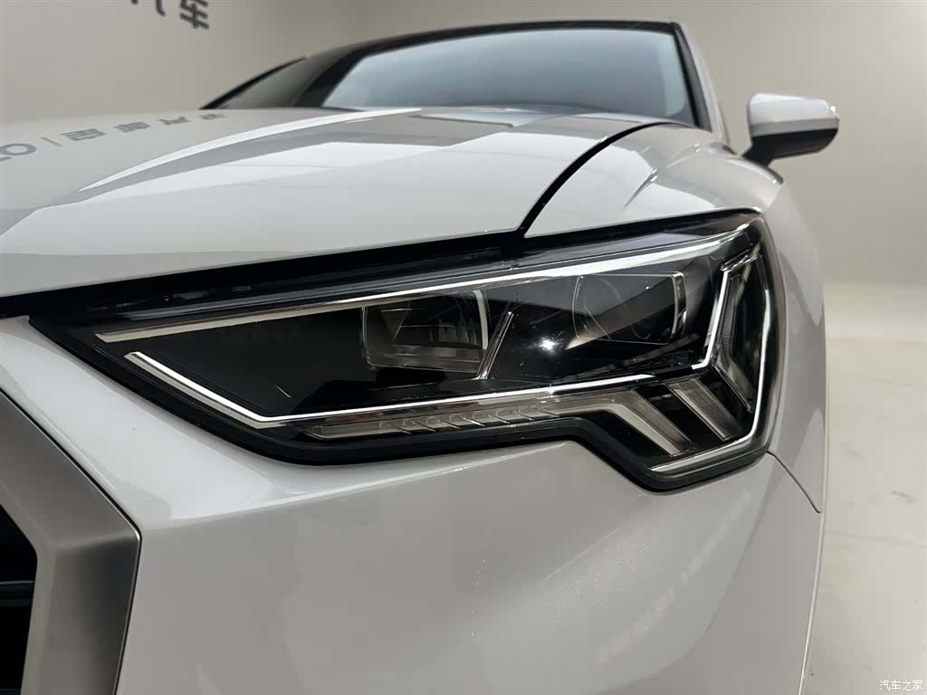 Audi Q3, 2022 11