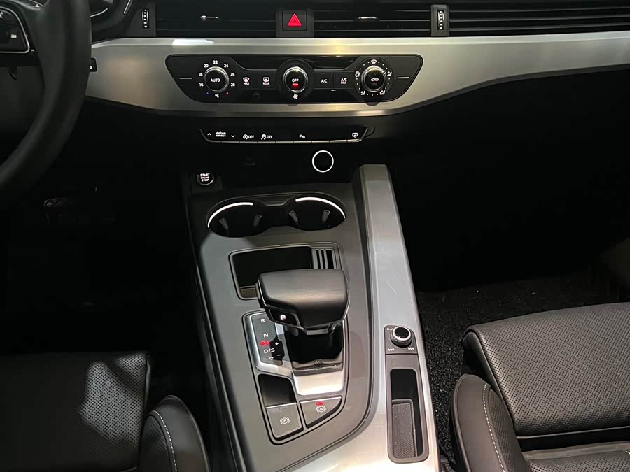 Audi A4L 2021, фото 9
