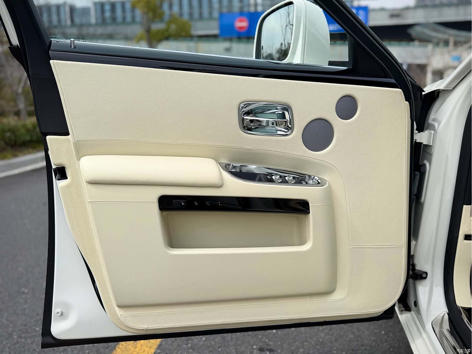 Rolls-Royce Ghost, 2011 8