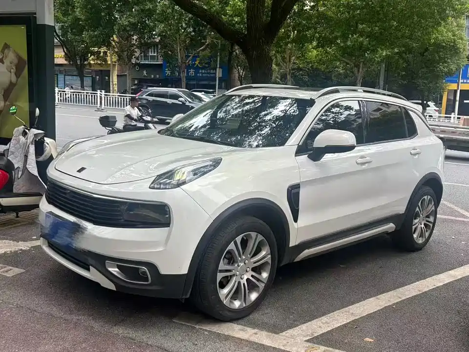Lynk & Co 01