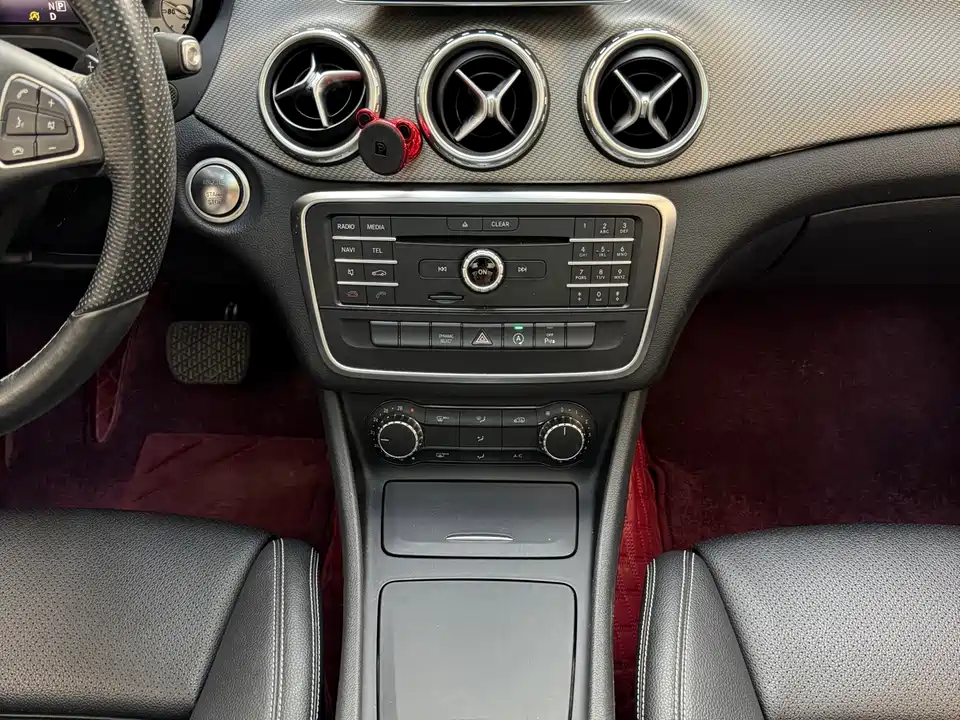 Mercedes-Benz GLA Mercedes-Benz GLA