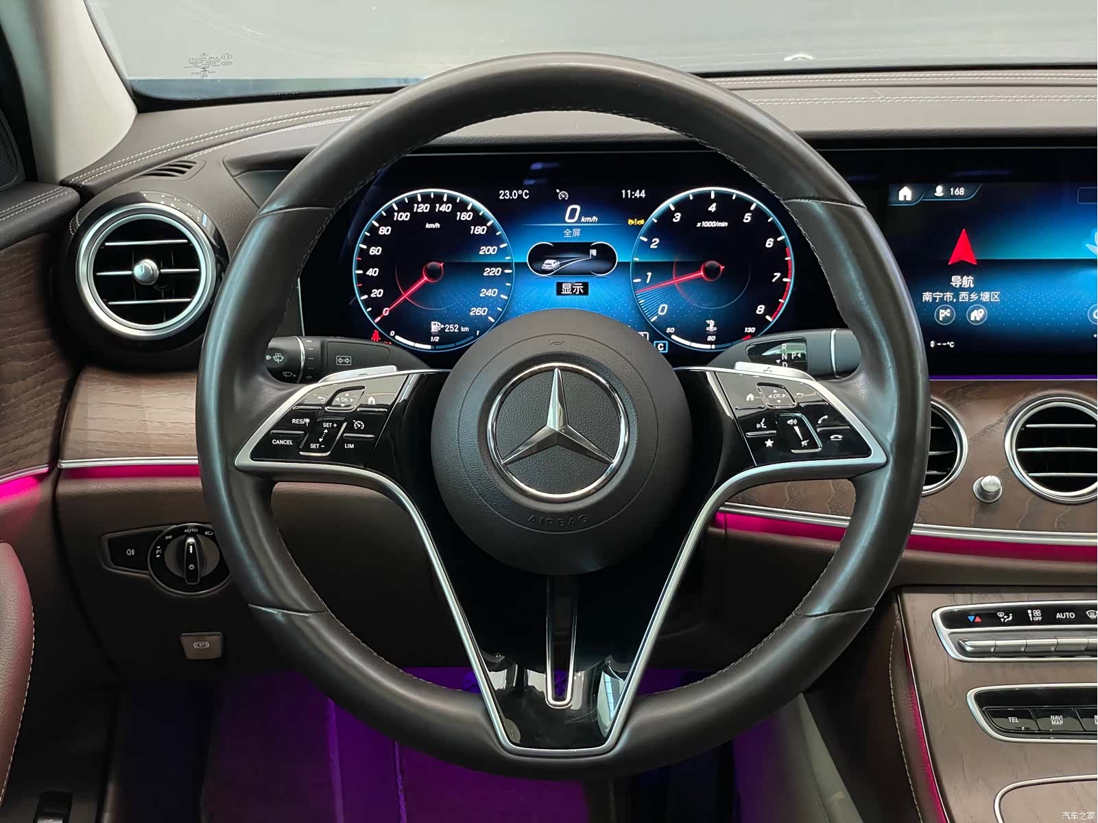 Mercedes-Benz E-Class, 2022 14