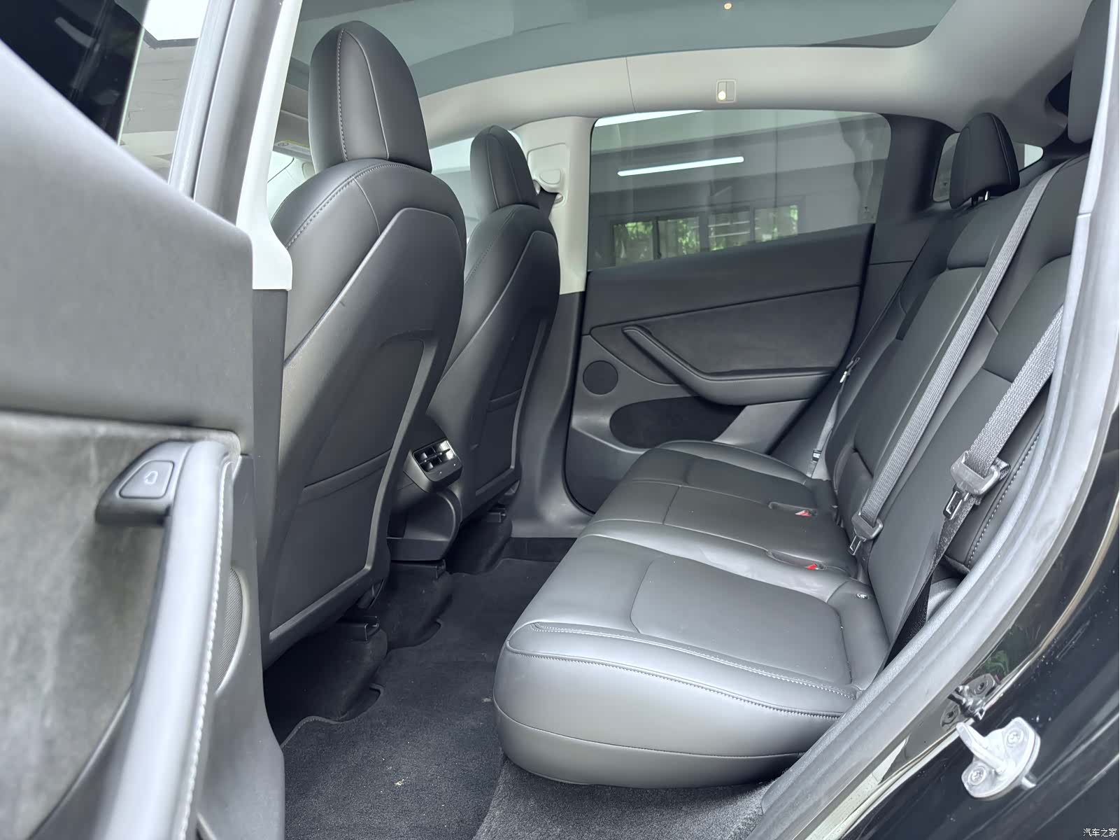 Tesla Model Y, 2021 4