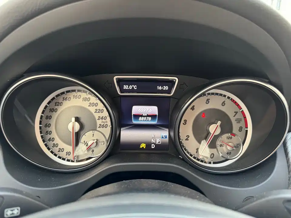 Mercedes-Benz GLA Mercedes-Benz GLA