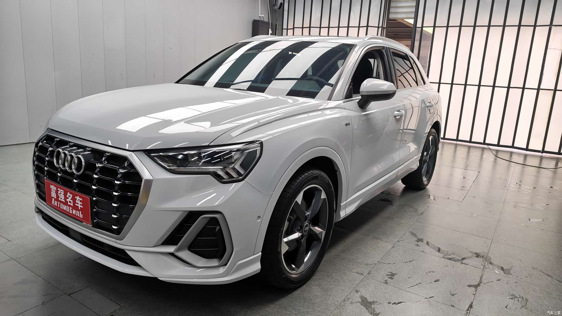 Audi Q3, 2023 2