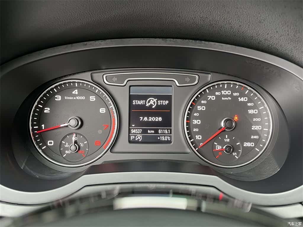Audi Q3, 2013 10
