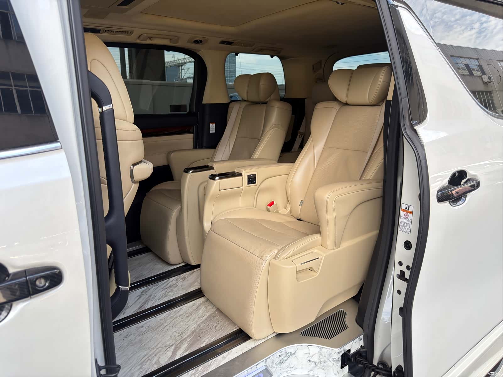 Toyota Alphard, 2017 14