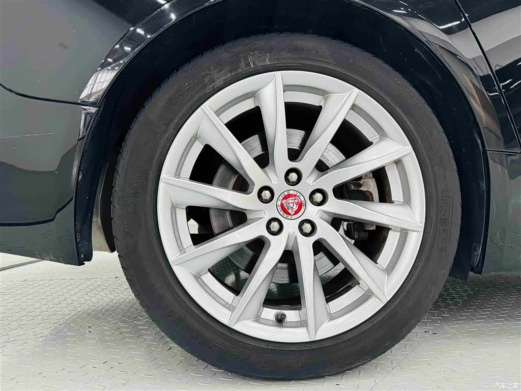 Jaguar XF, 2014 14