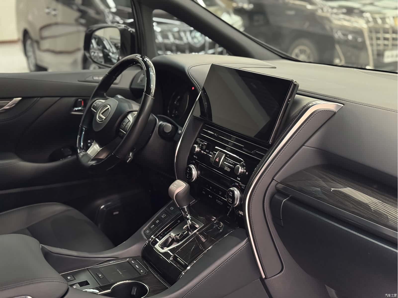 Lexus LM, 2021 9