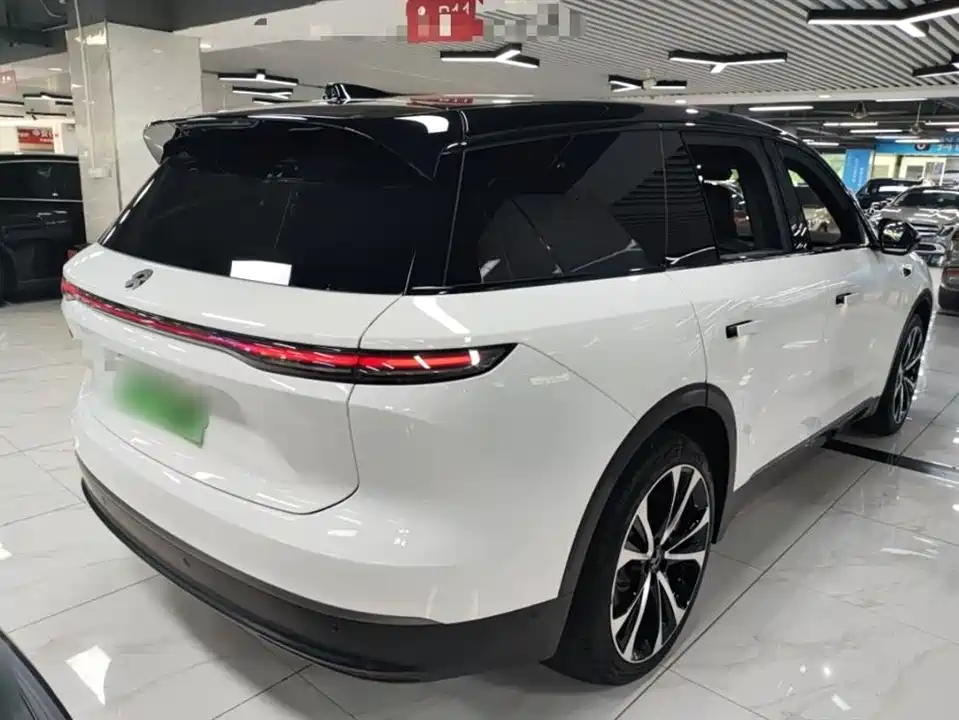 NIO ES8