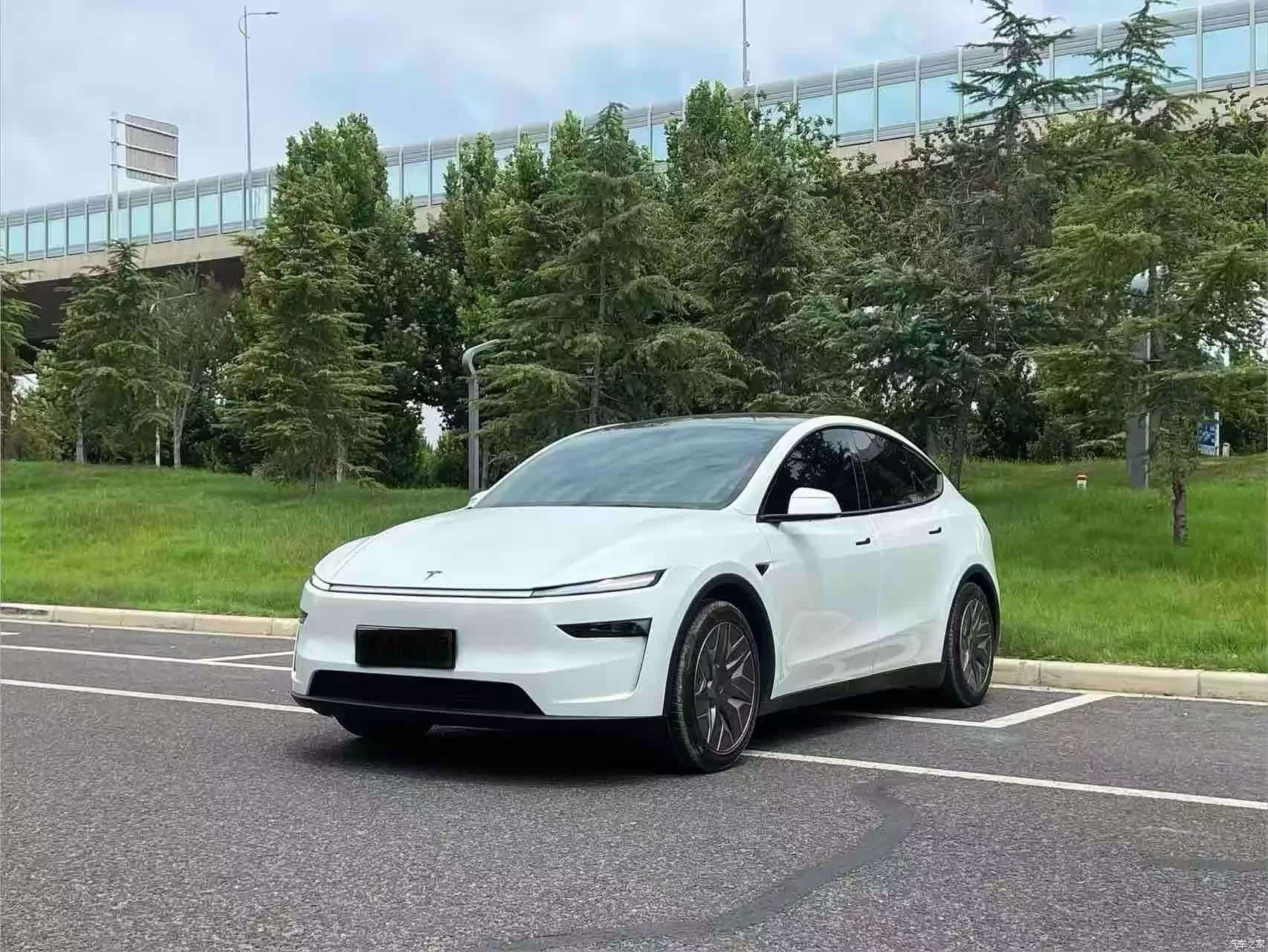 Tesla Model Y, 2025 3