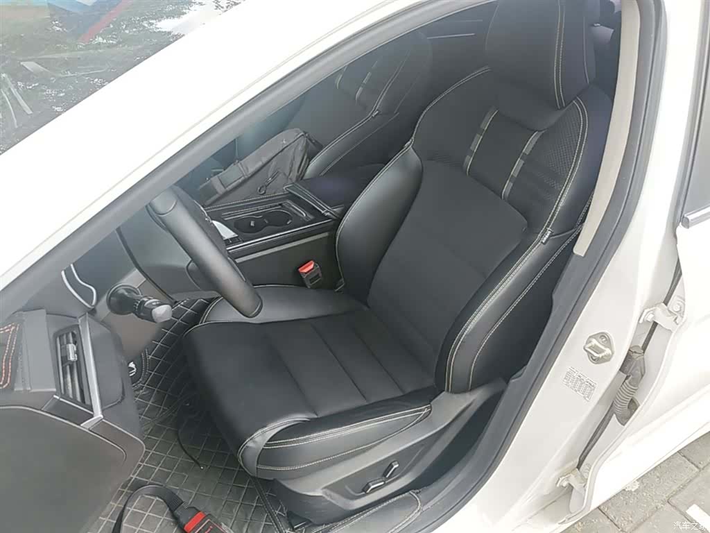 Geely Binray, 2022 15