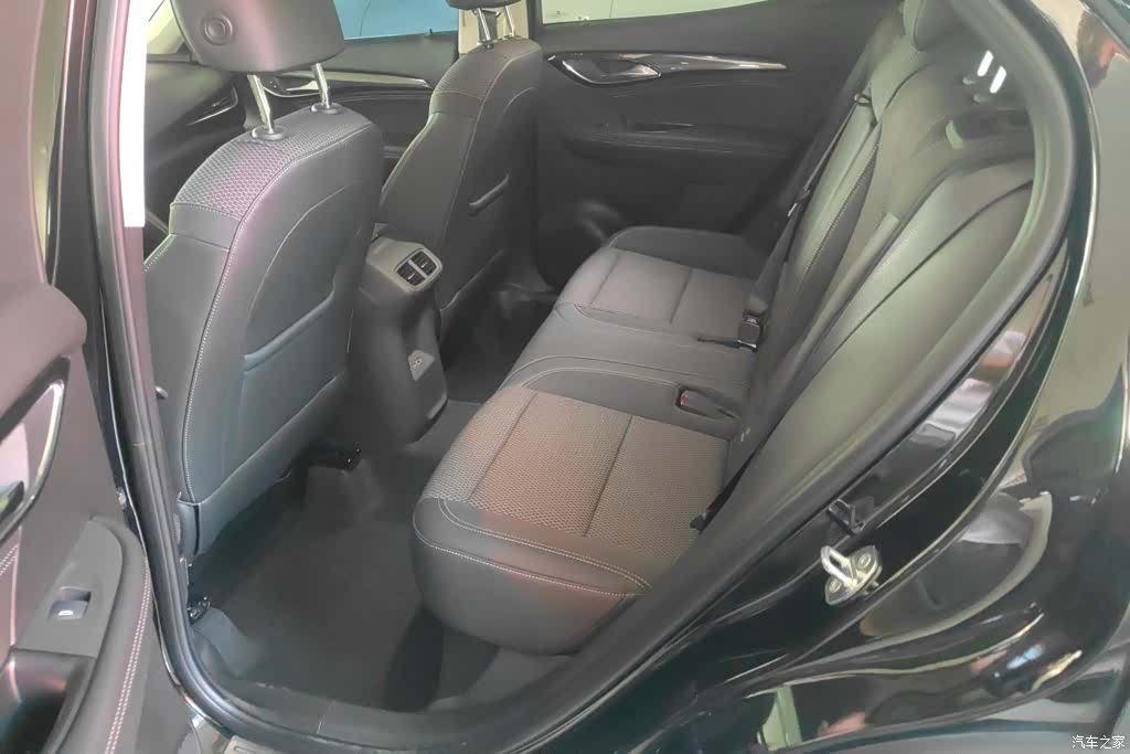 Buick Envision, 2023 11