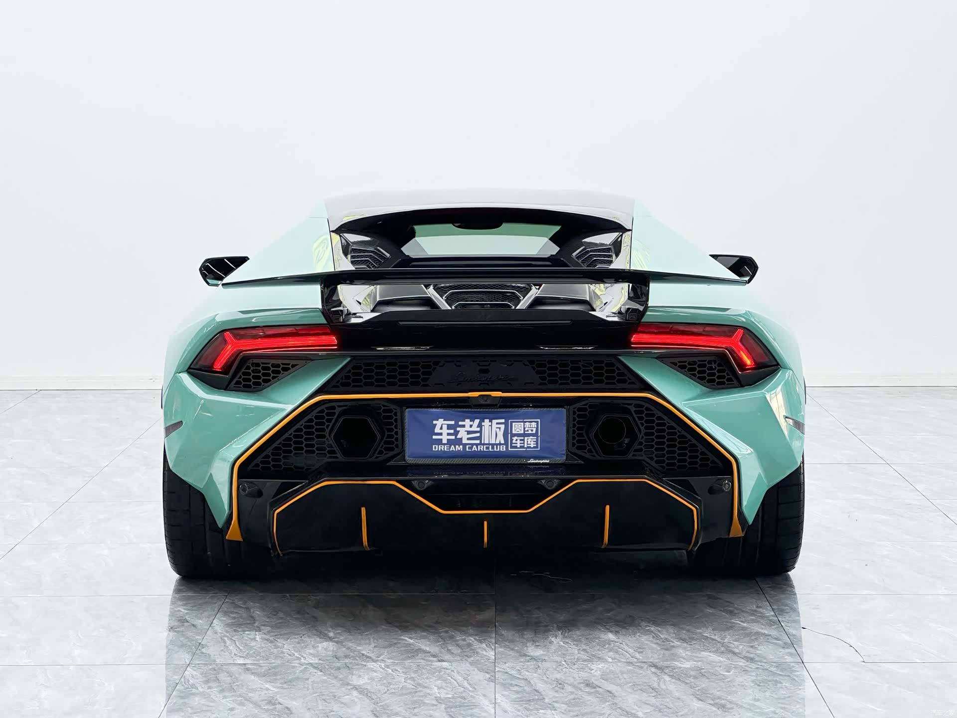 Lamborghini Huracán, 2015 все фото