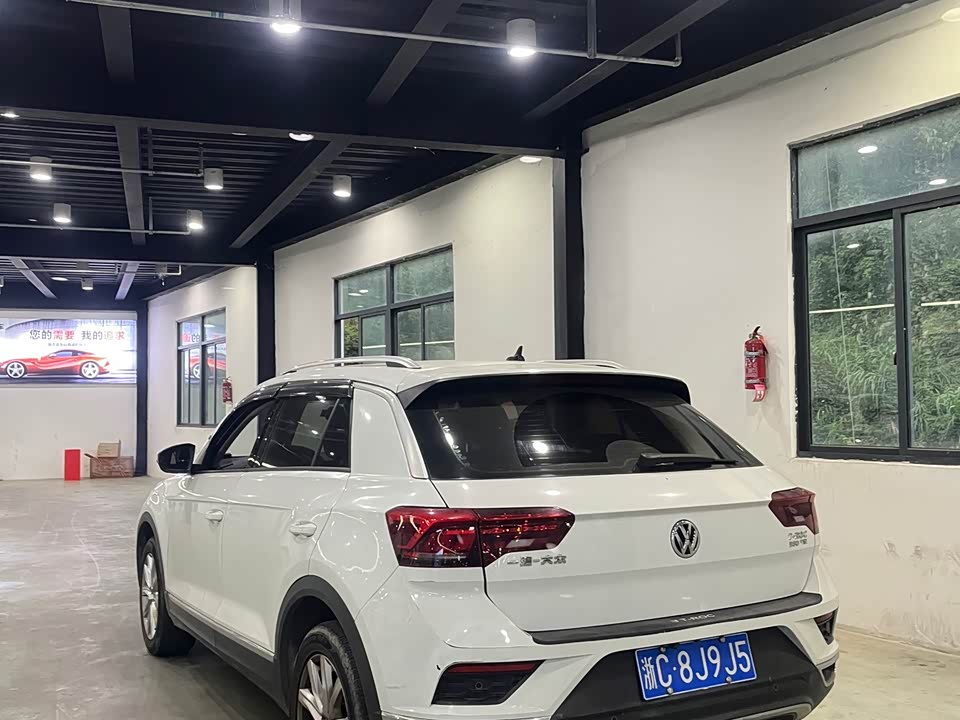 Volkswagen T-ROC exploring Songs