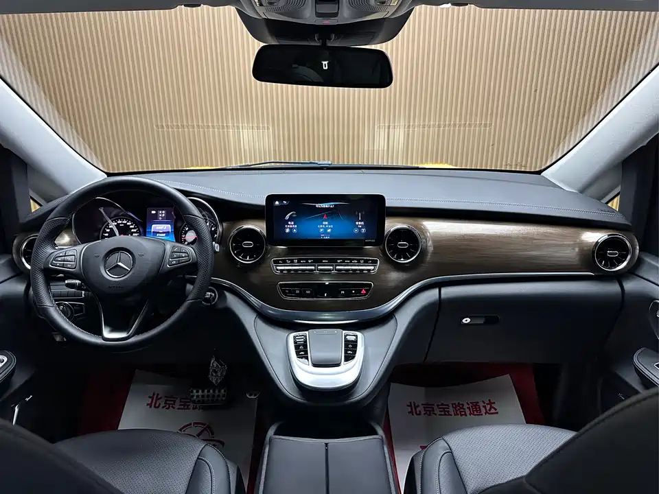 Mercedes-Benz V-class