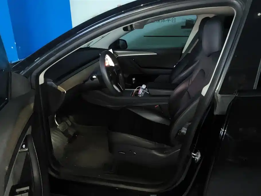 Tesla Model Y Tesla Model Y