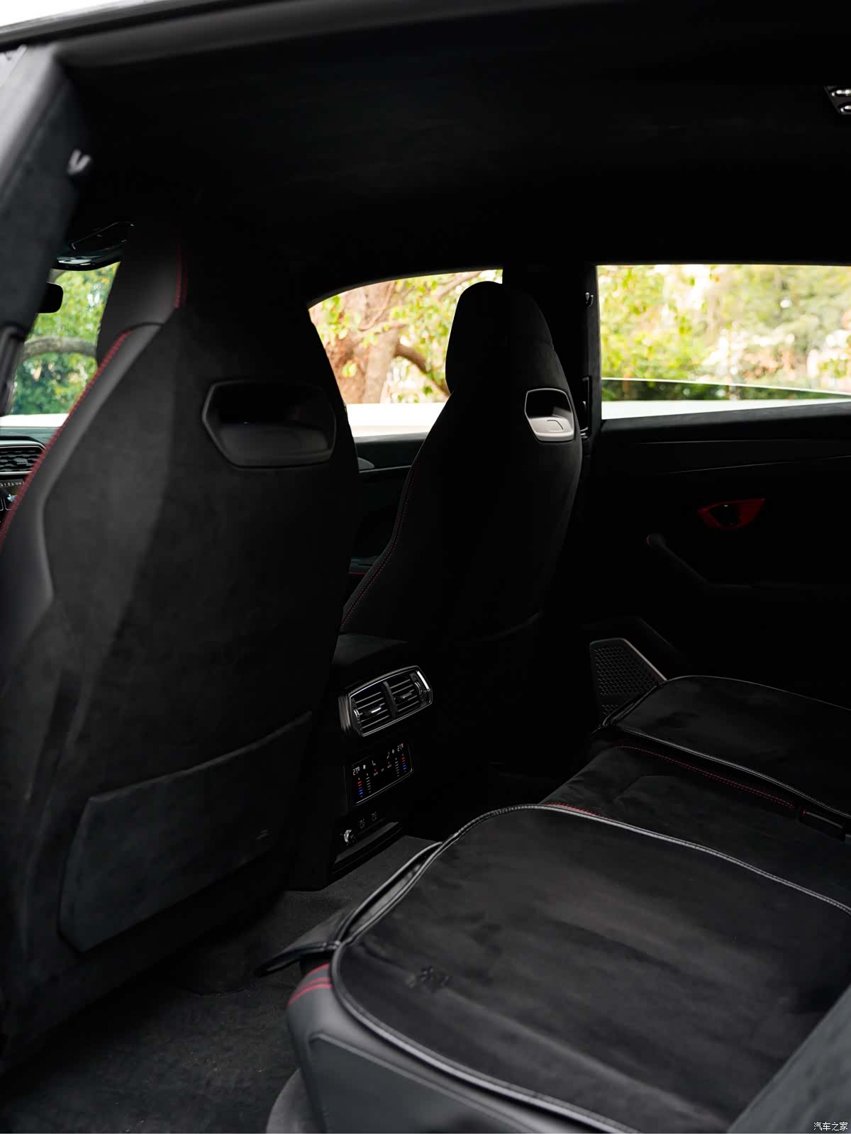 Lamborghini Urus, 2023 25