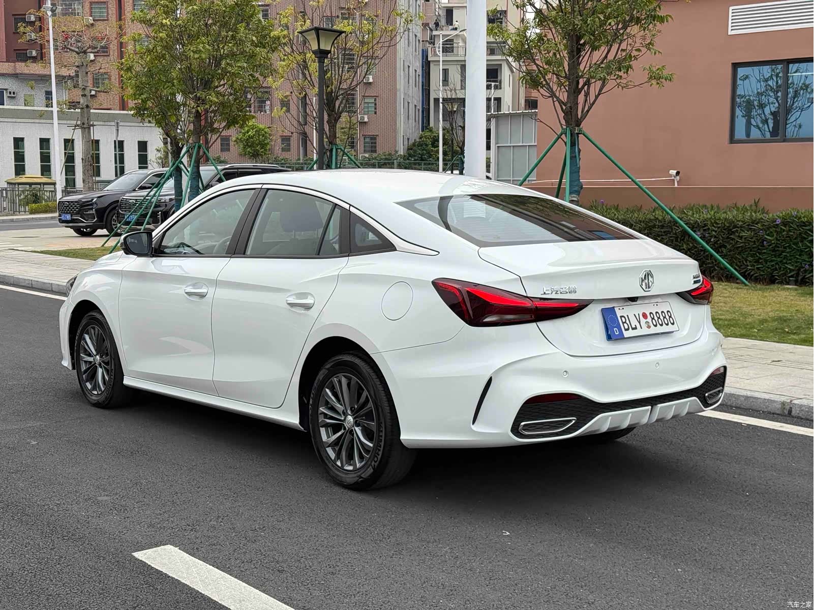 MG MG5, 2025 все фото