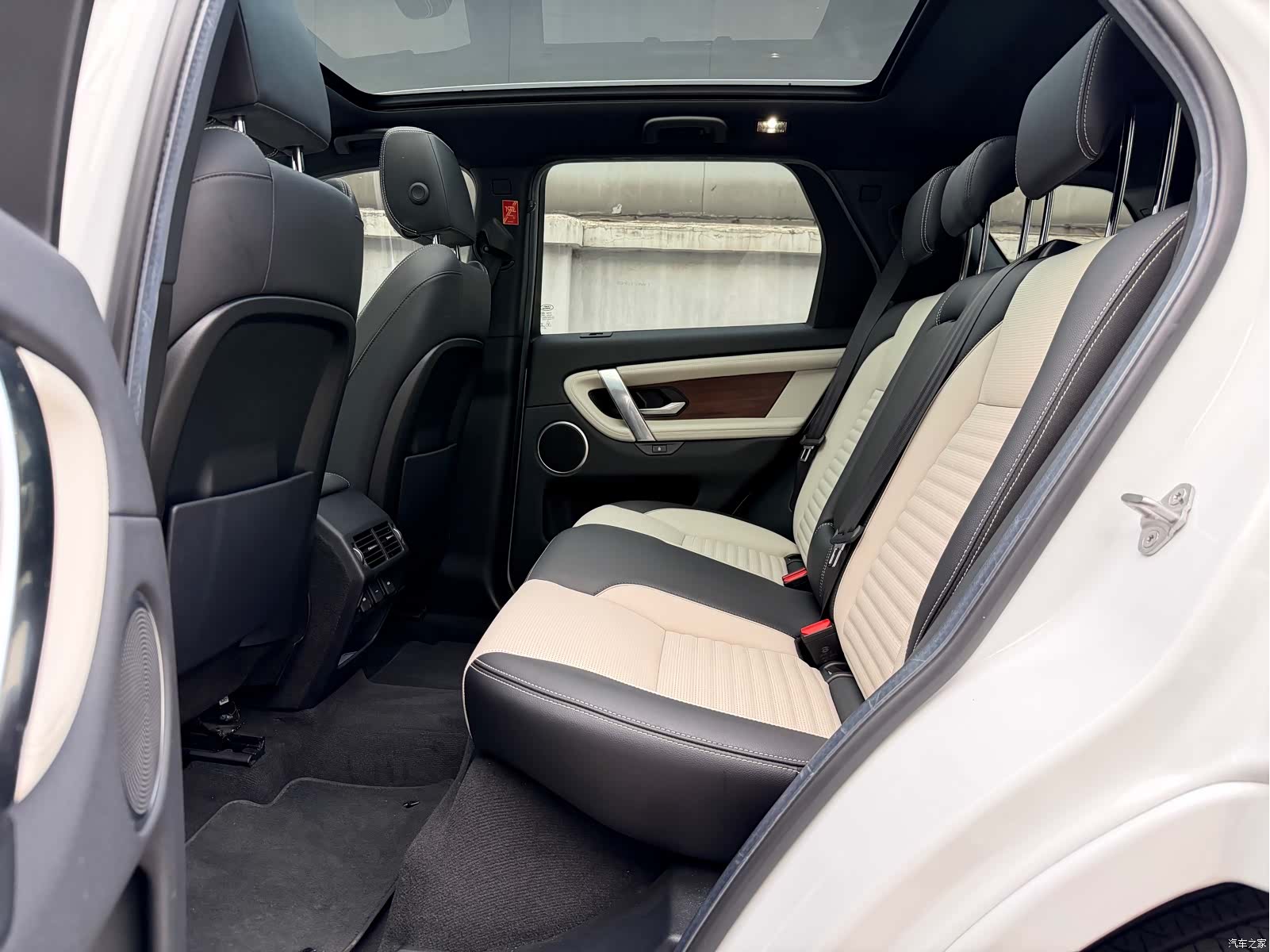 Land Rover Discovery, 2023 все фото