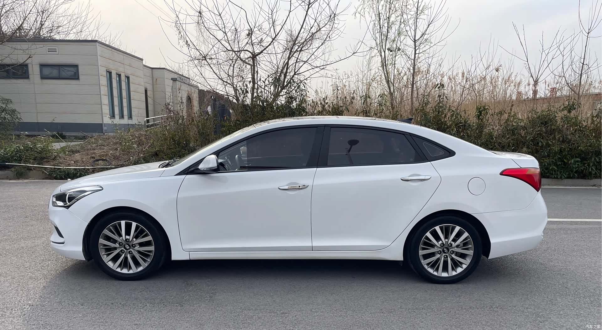 Hyundai DLX, 2016 4