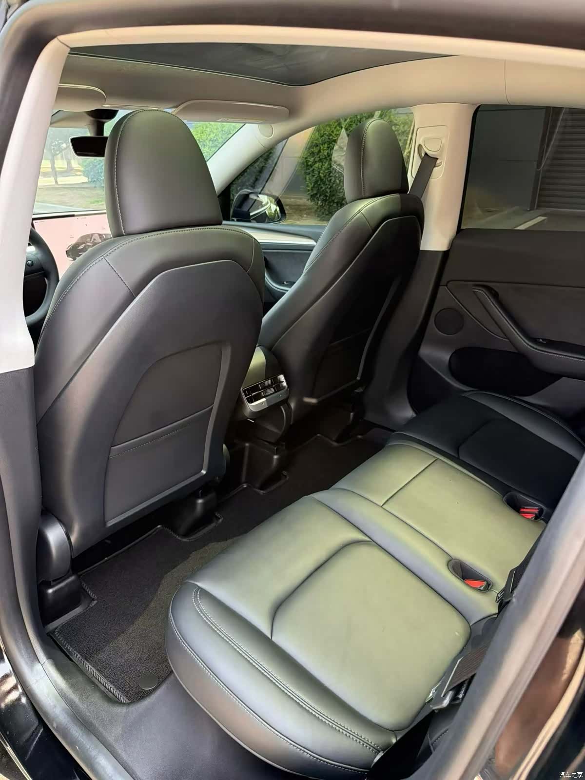 Tesla Model Y, 2023 15