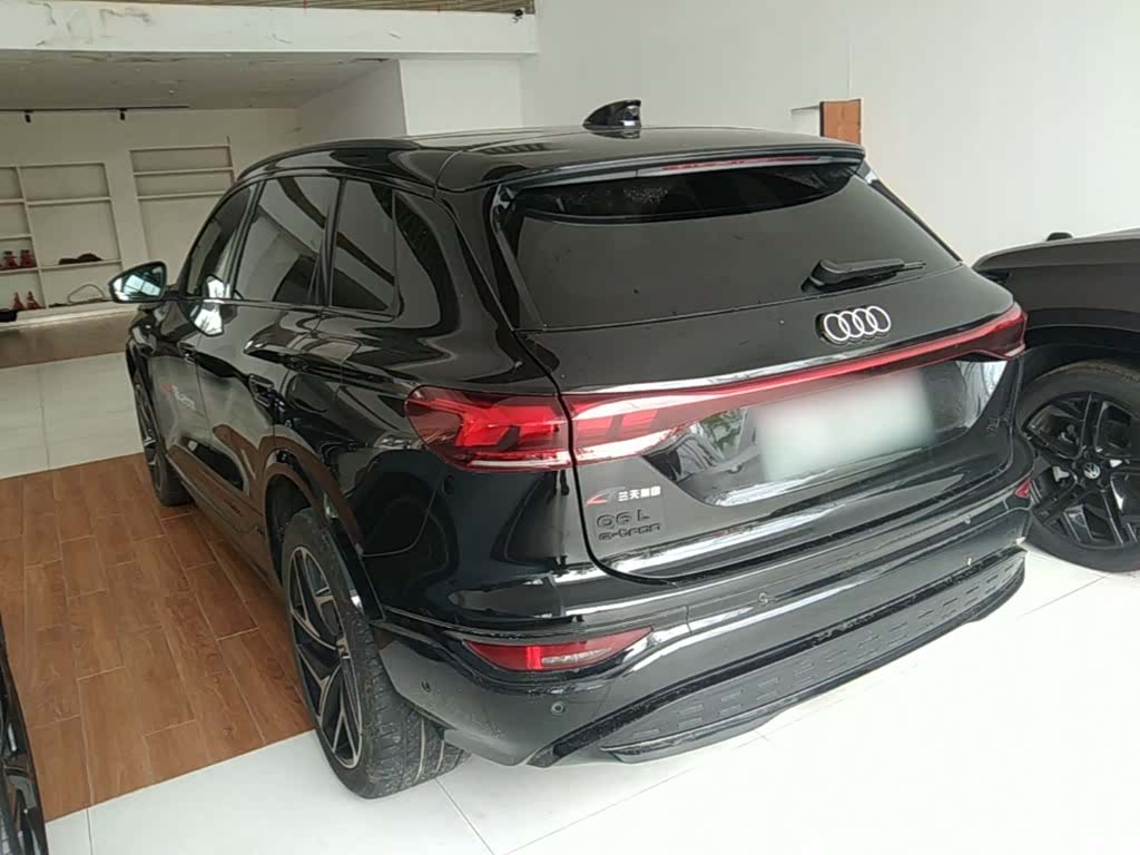 Audi e-tron, 2025 все фото