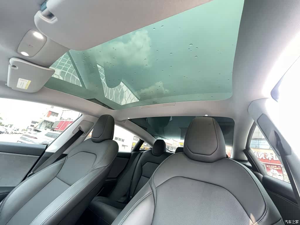 Tesla Model 3, 2025 17