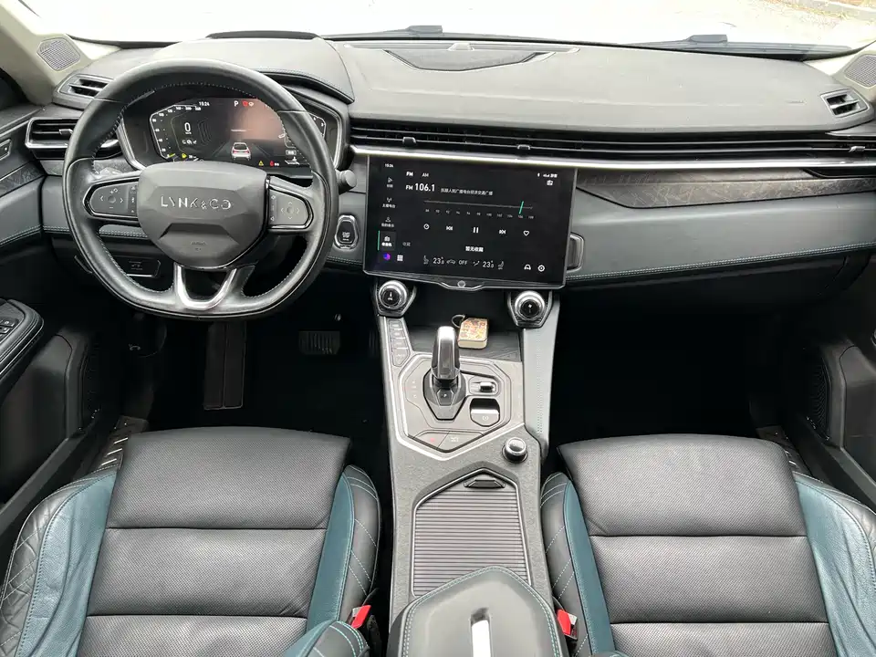 Lynk & Co 05