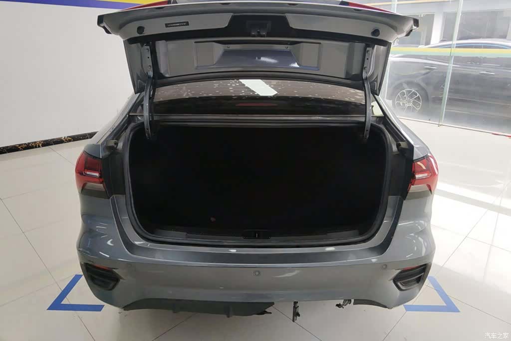 Roewe i5, 2022 4