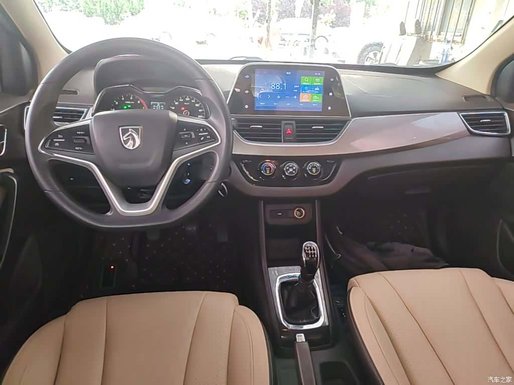 Wuling 310W, 2017 10