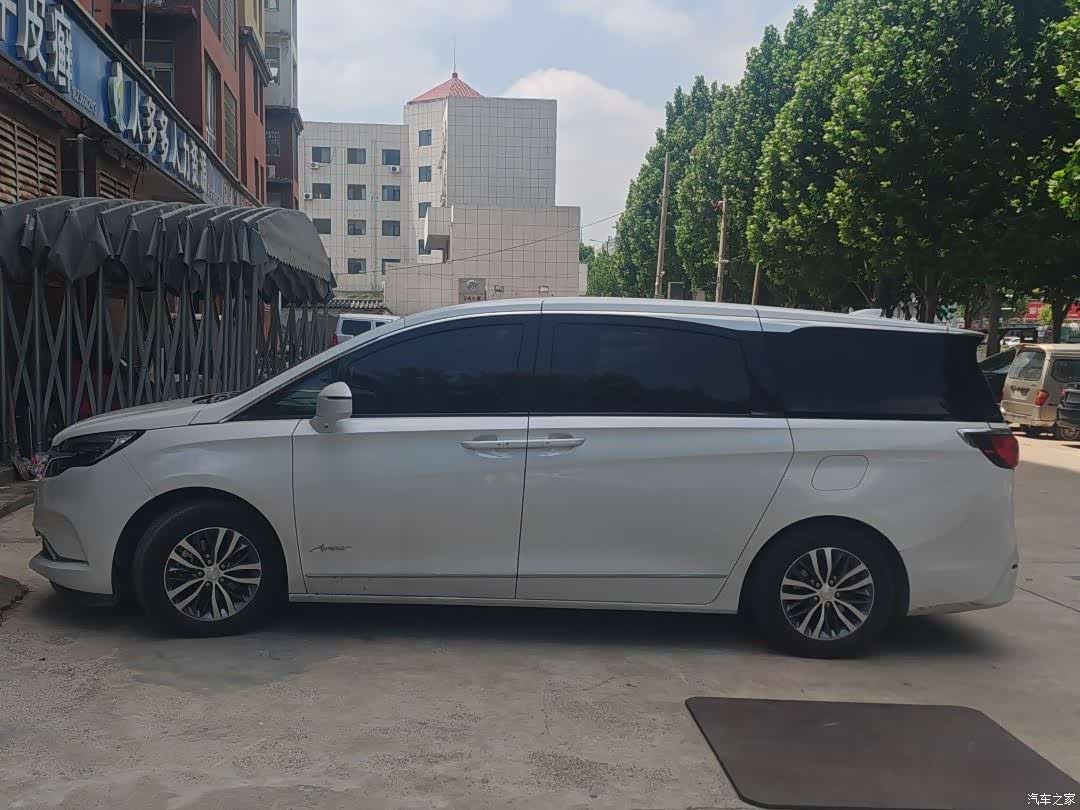 Buick GL8, 2020 3