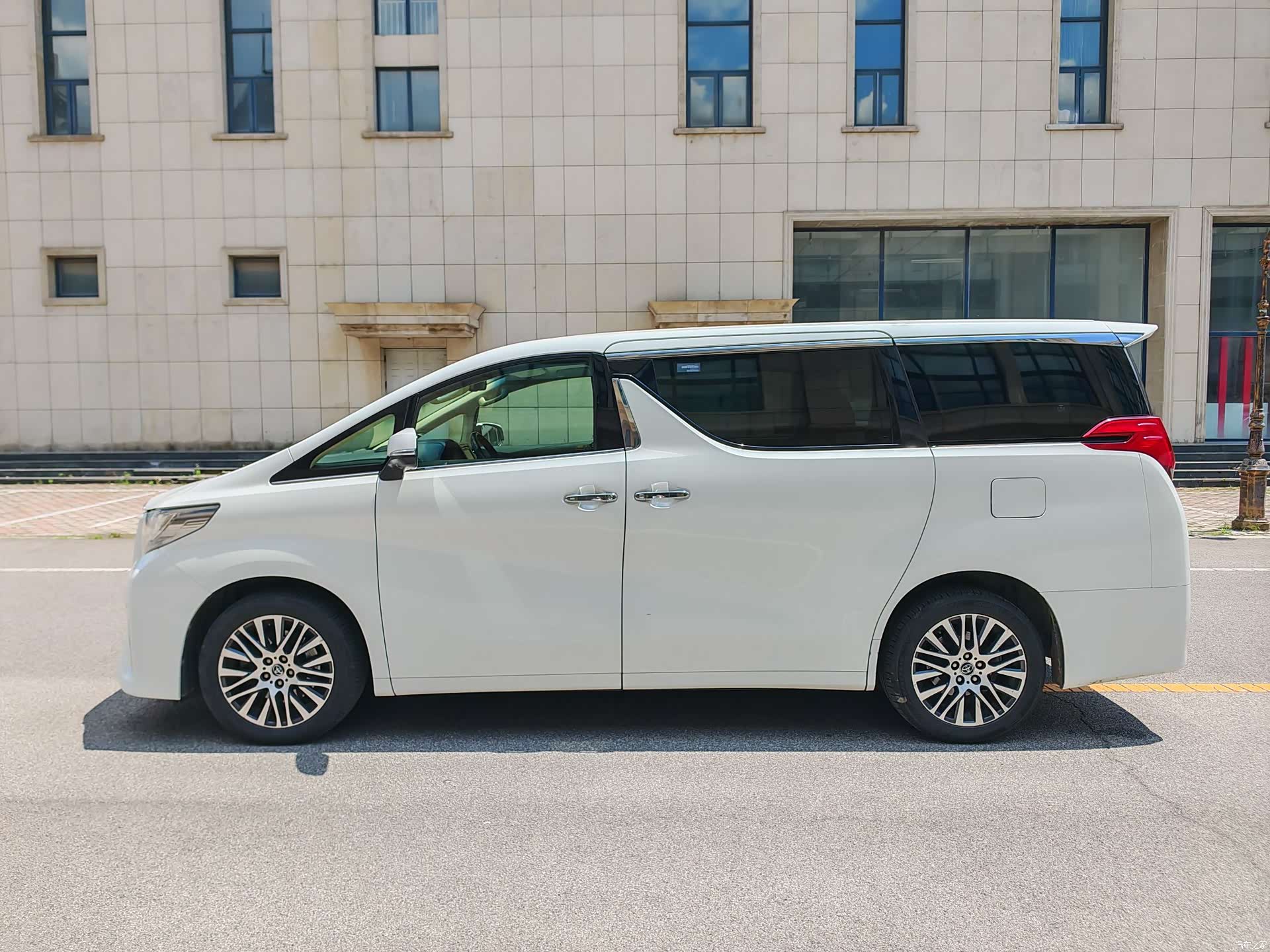 Toyota Alphard, 2016 6