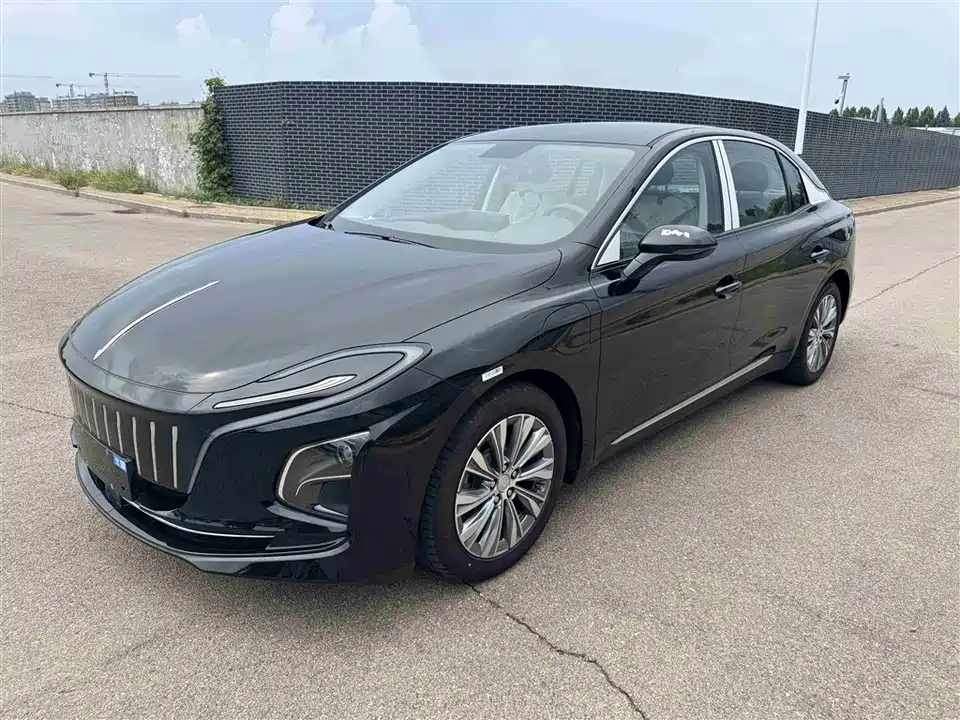 Hongqi E-QM5