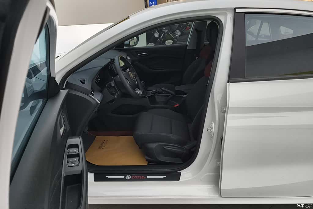 MG MG5, 2025 9
