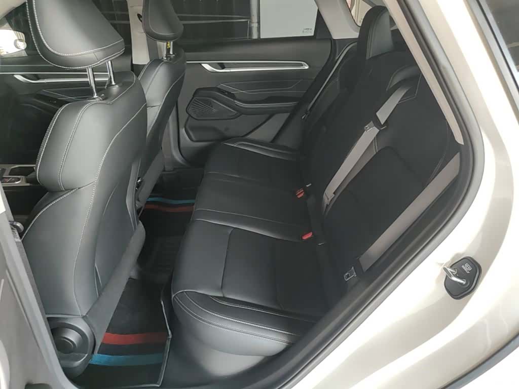 Geely Emgrand, 2025 17
