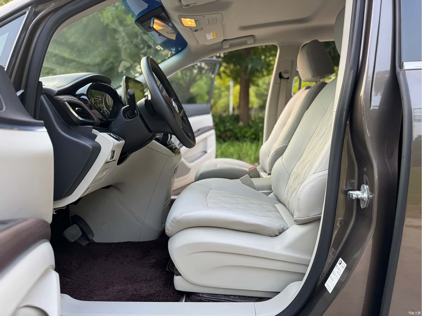 Buick GL8, 2023 4
