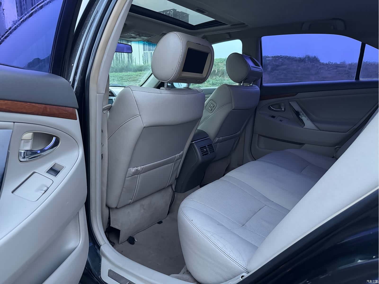 Toyota Camry, 2011 11