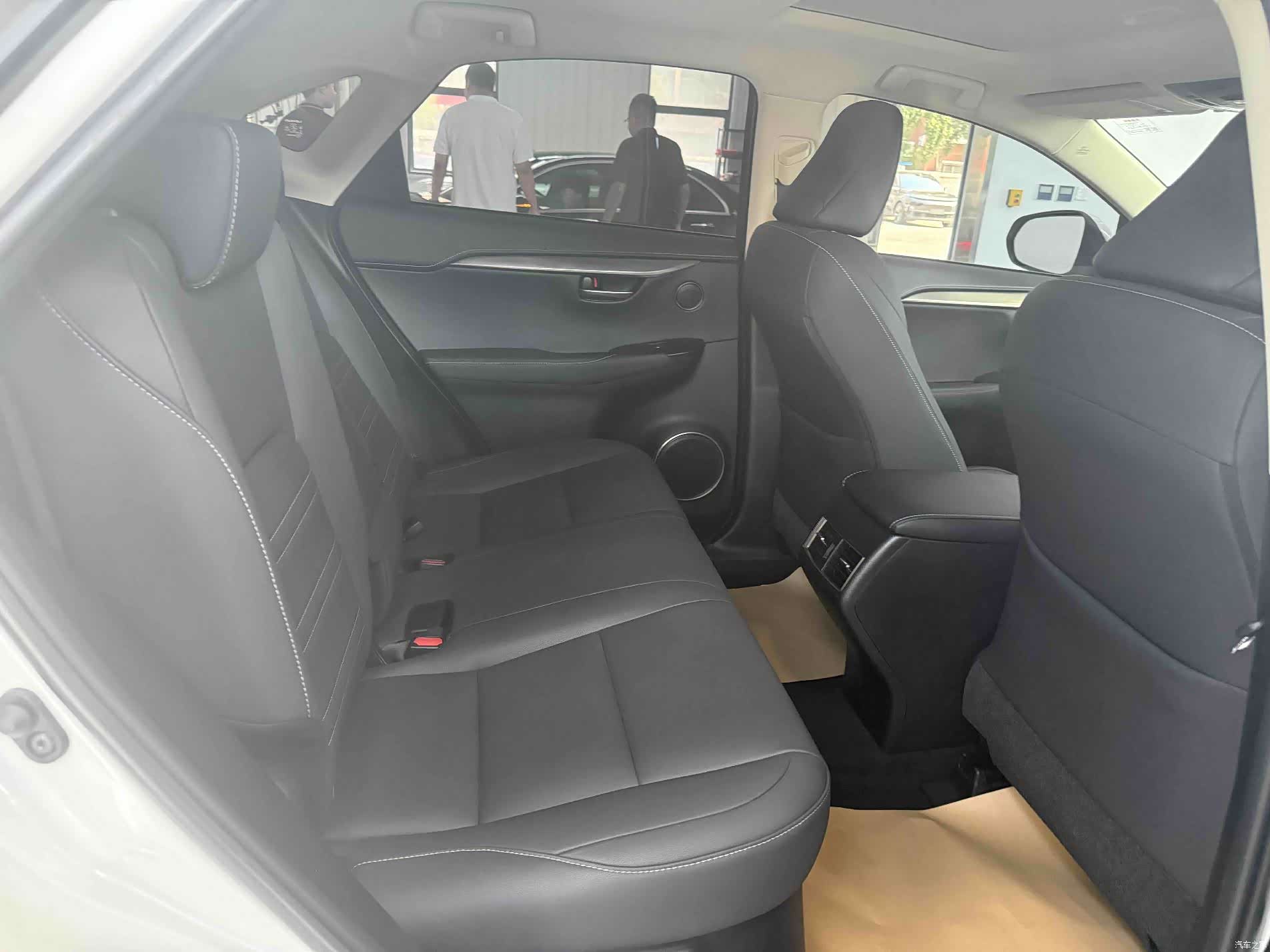 Lexus NX, 2021 14