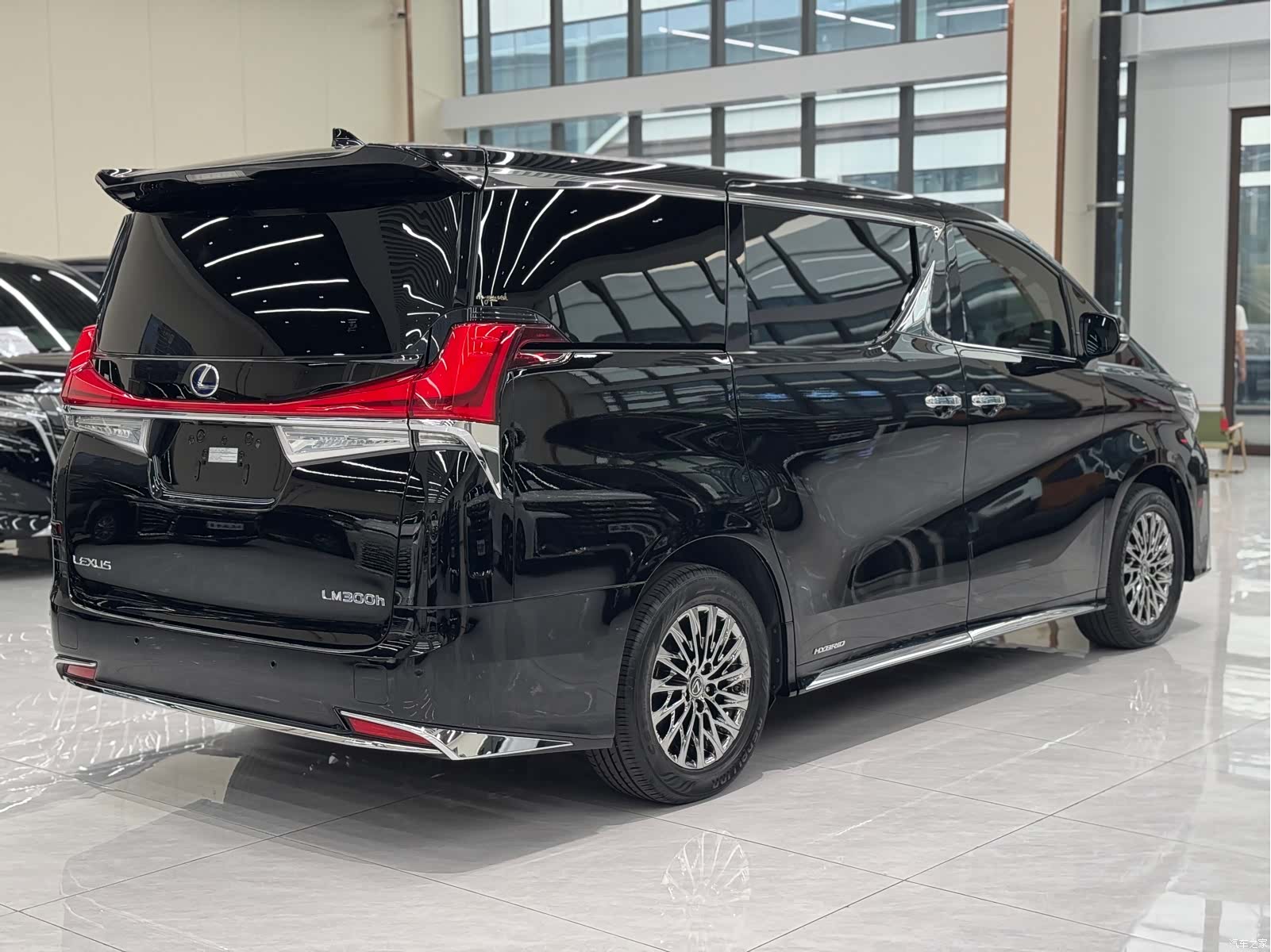 Lexus LM, 2021 12
