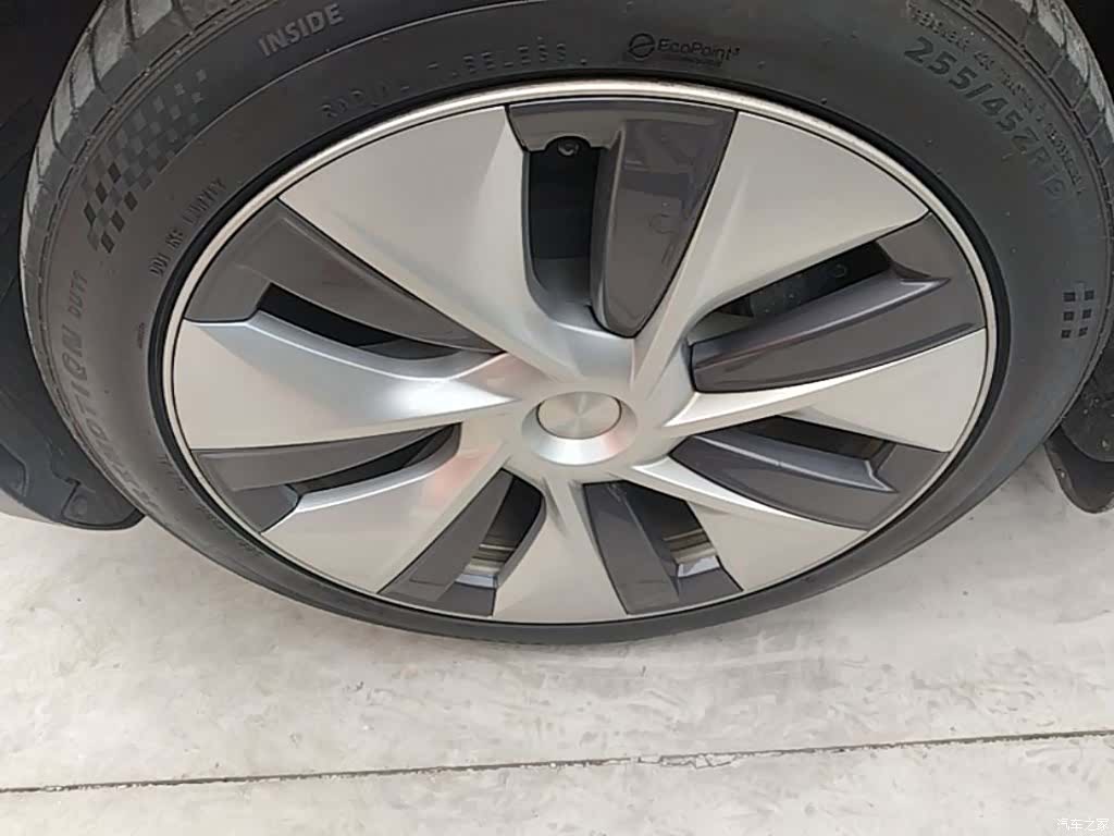 Tesla Model Y, 2023 23