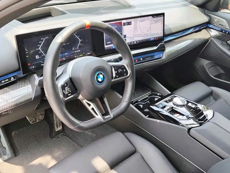 BMW i5 M60