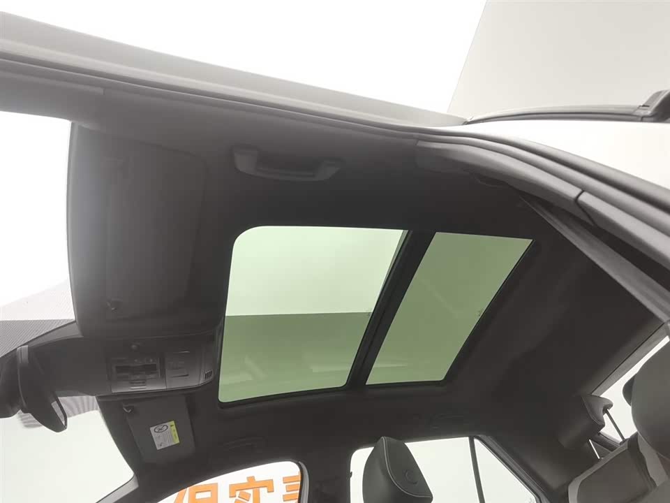 Volkswagen T-ROC exploring Songs