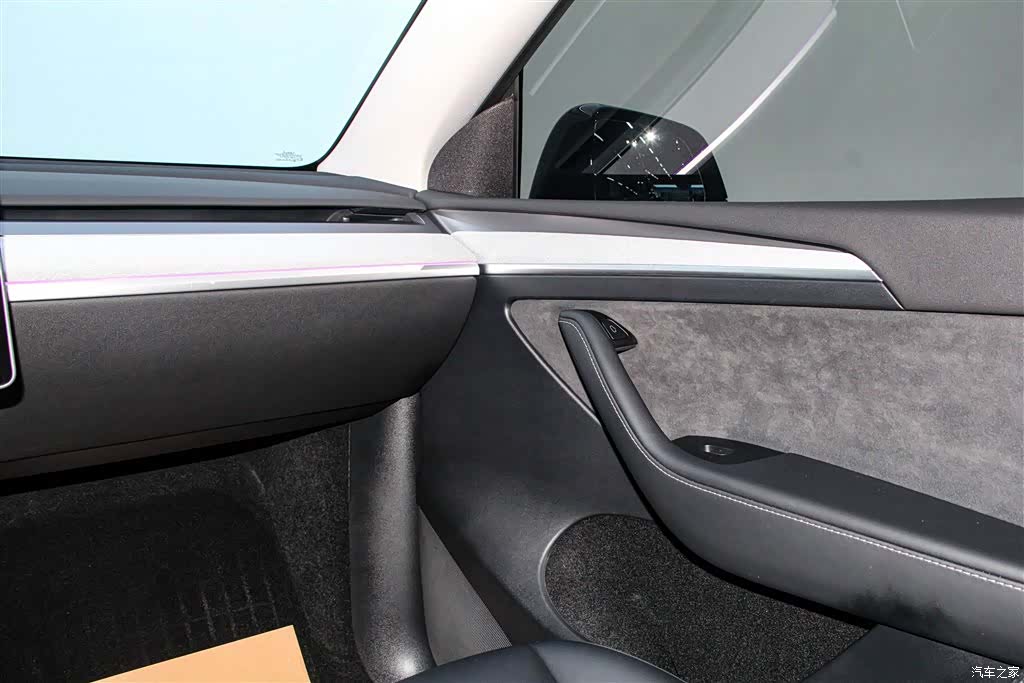 Tesla Model Y, 2024 33