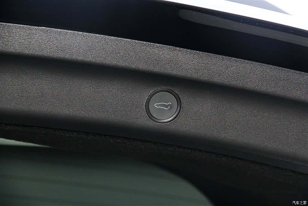 Tesla Model Y, 2024 30