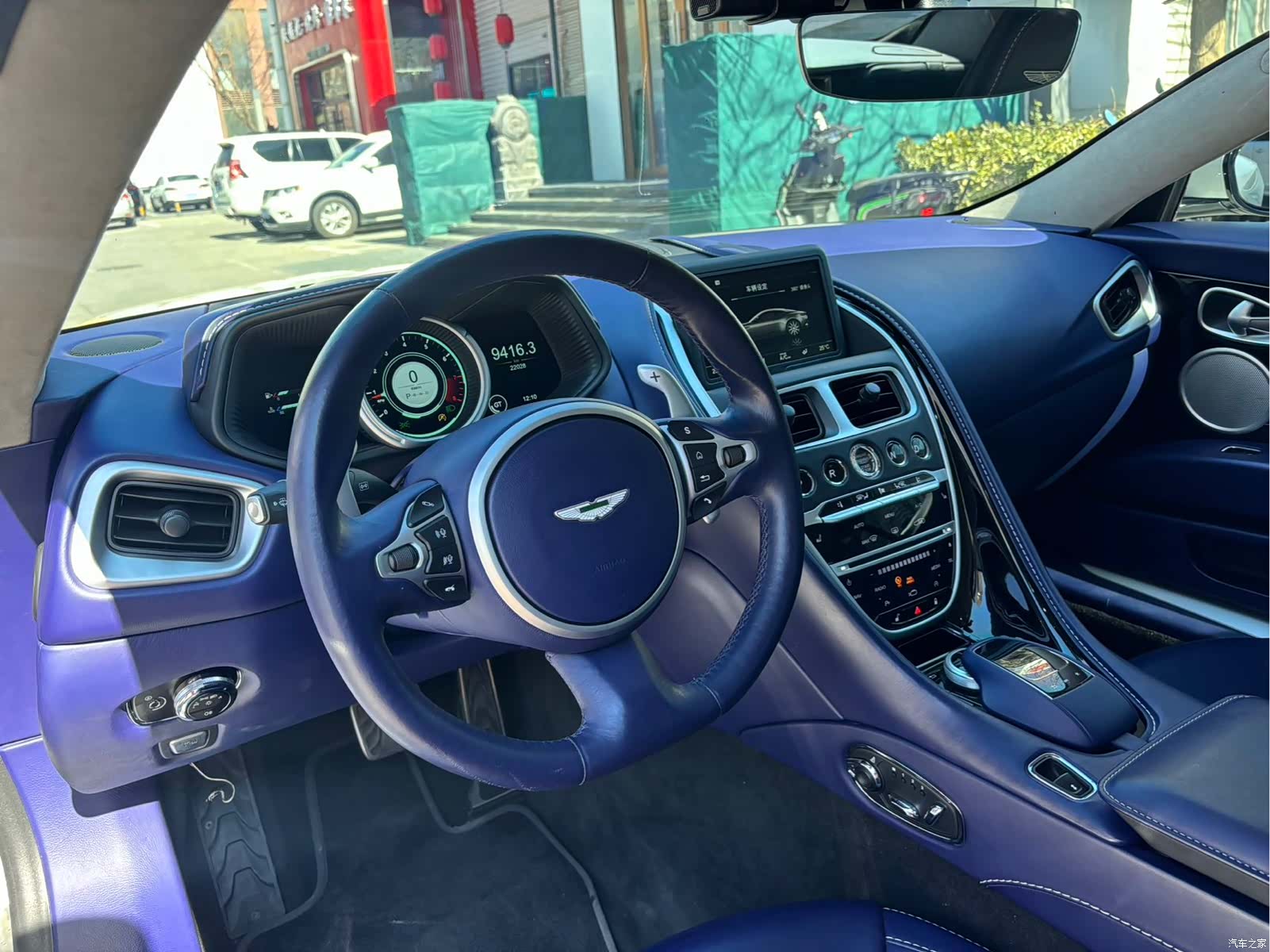Aston Martin DB11, 2019 8