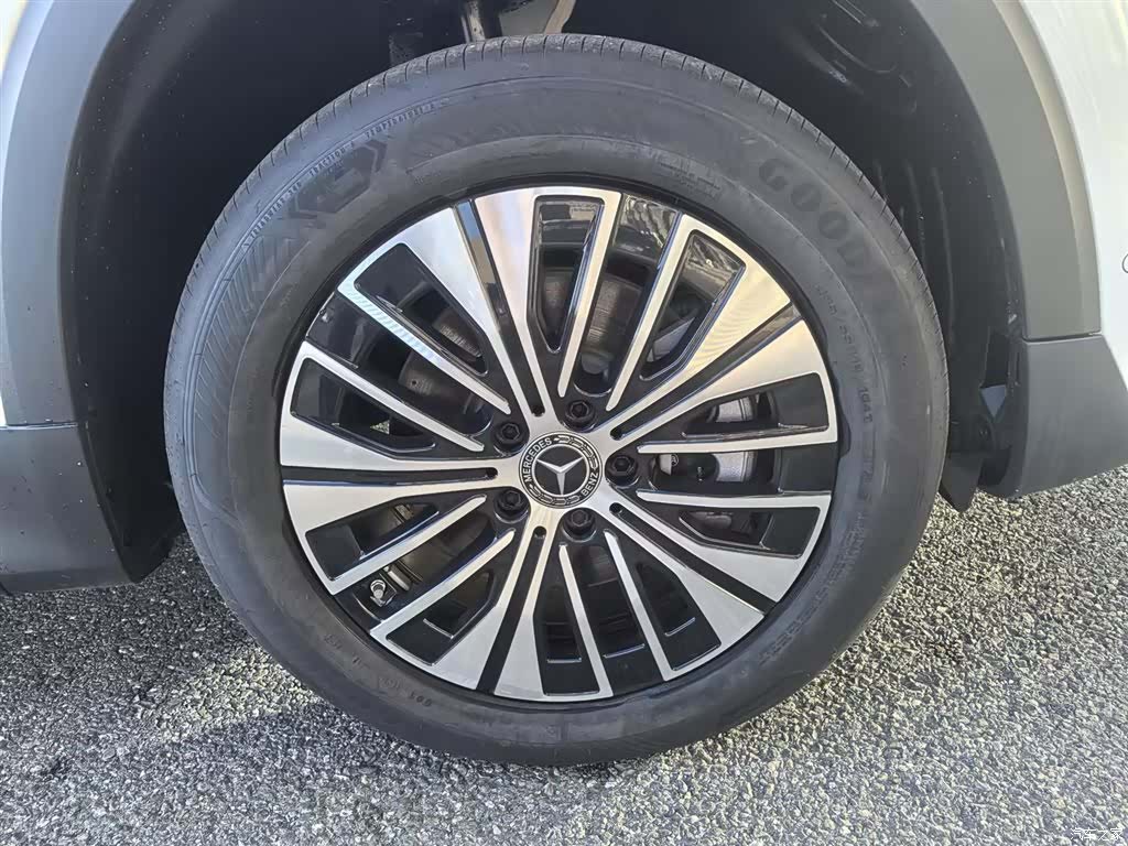 Mercedes-Benz EQB, 2025 16