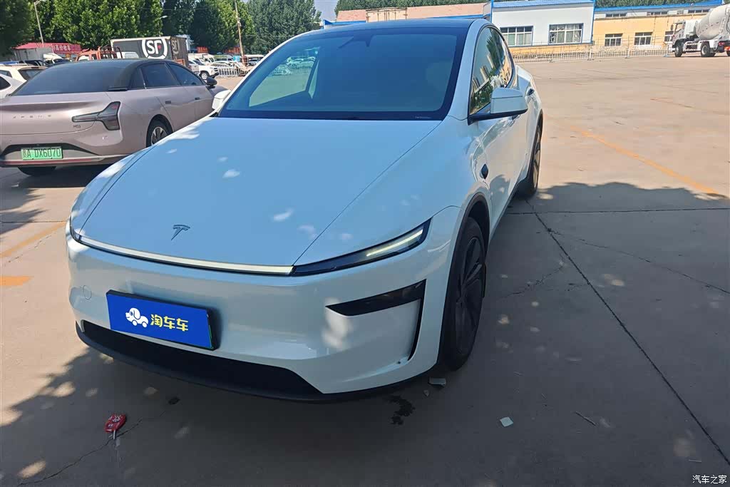Tesla Model Y, 2025 1