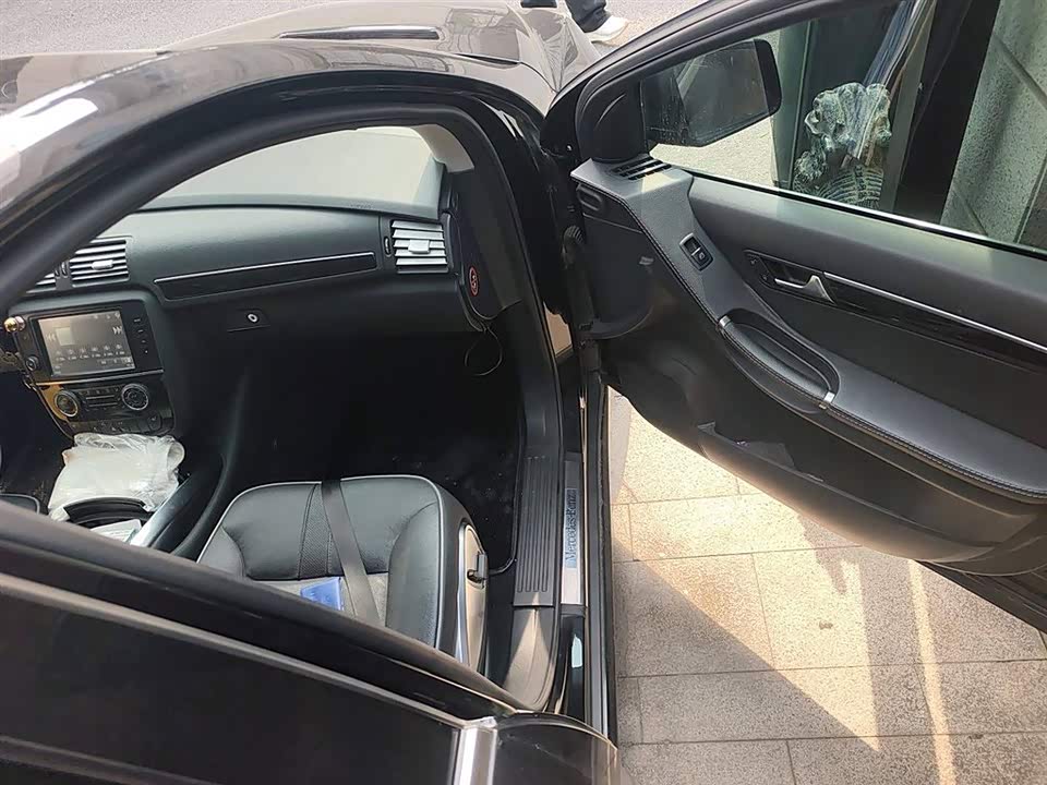 Mercedes-Benz R-class